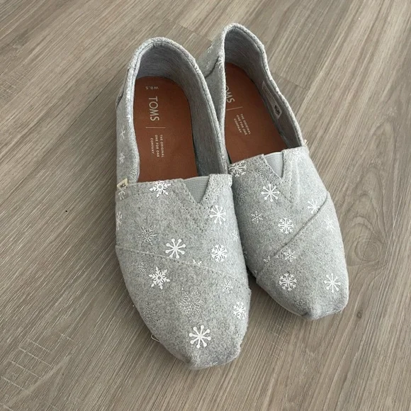 Toms Shoes Toms Drizzle Gray Grey Embroidered Snowflakes